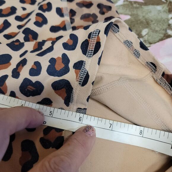 Fabletics PowerHold Cheetah Print Shorts NO SIZE TAG Used Fabletics Size Chart - Picture 8 of 12